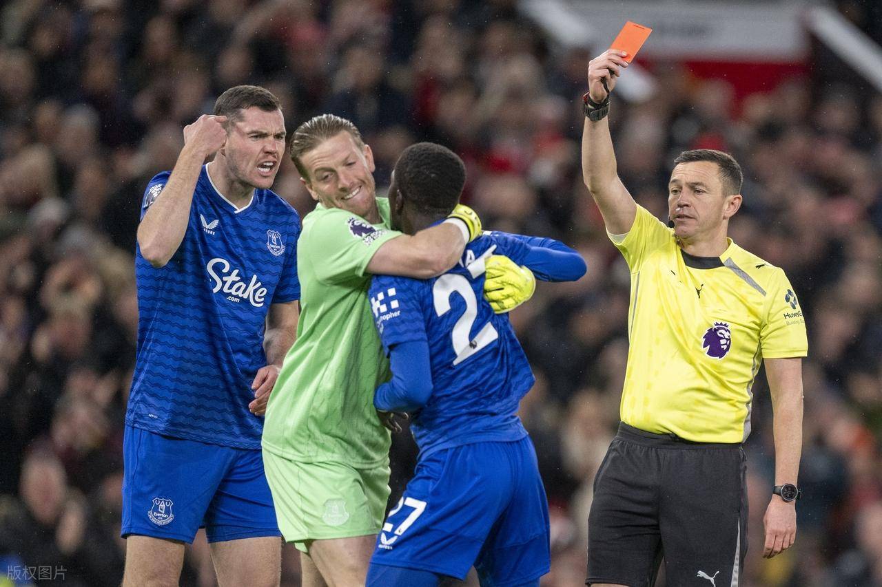 阿莫林恐怕没想到，莫耶斯的真正战略杀招，会让曼联如此狼狈