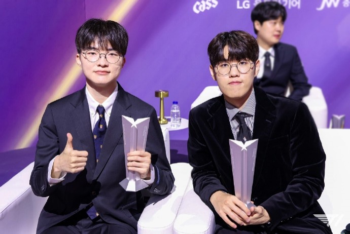 T1官方更新社媒动态 晒LCK Awards现场返图